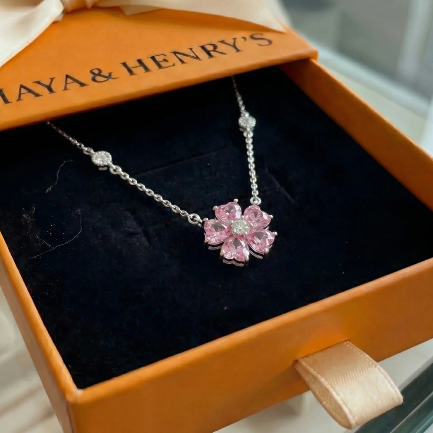 Collier Pendentif Fleur Pétales Lumineux | Or Blanc