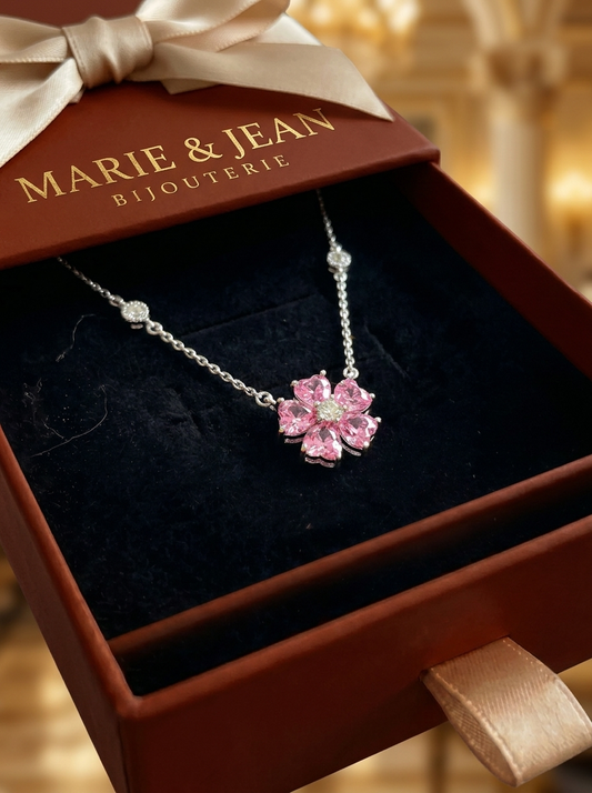 Collier Pendentif Fleur Pétales Lumineux | Or Blanc
