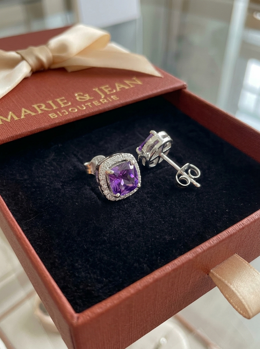 Boucles d'Oreilles Clou Carrées Pavées Violet Améthyste | Or Blanc