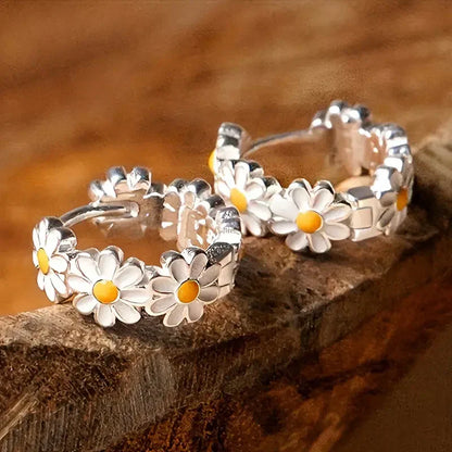 Boucles d'Oreilles Créoles Marguerite Élégante | Or Blanc